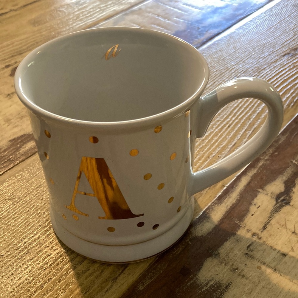 GLASS COFFEE MUG, WHITE WITH THE GOLD LETTER “A” & GOLD DOTS! ☕️